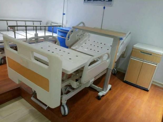 Wholesale Hospital Adjustable Mobile Over Bed Table Movable Dining Table with Castors