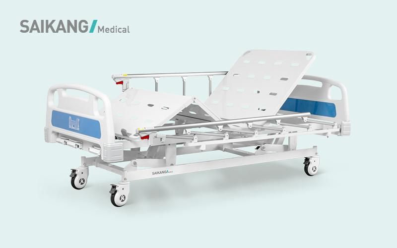 A3K Saikang Wholesale Economic 3 Crank 3 Function Movable Manual Medical Hospital Bed with Wheels