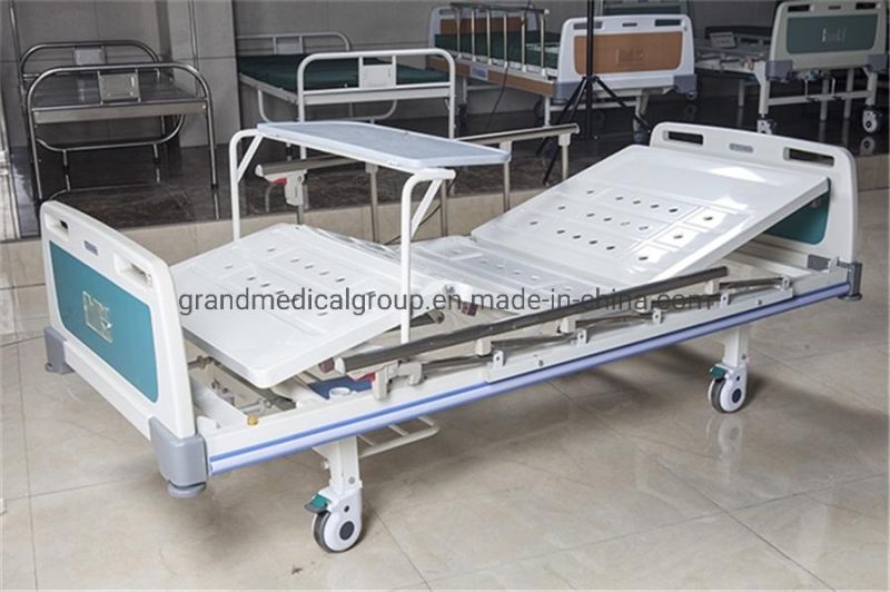 Hospital Patient Bed Surgical Bed Medical Bed 2 Cranks Manual Hospital Bed with Wheel Hospital Equipment Bed Two Function Medical Hospital Bed