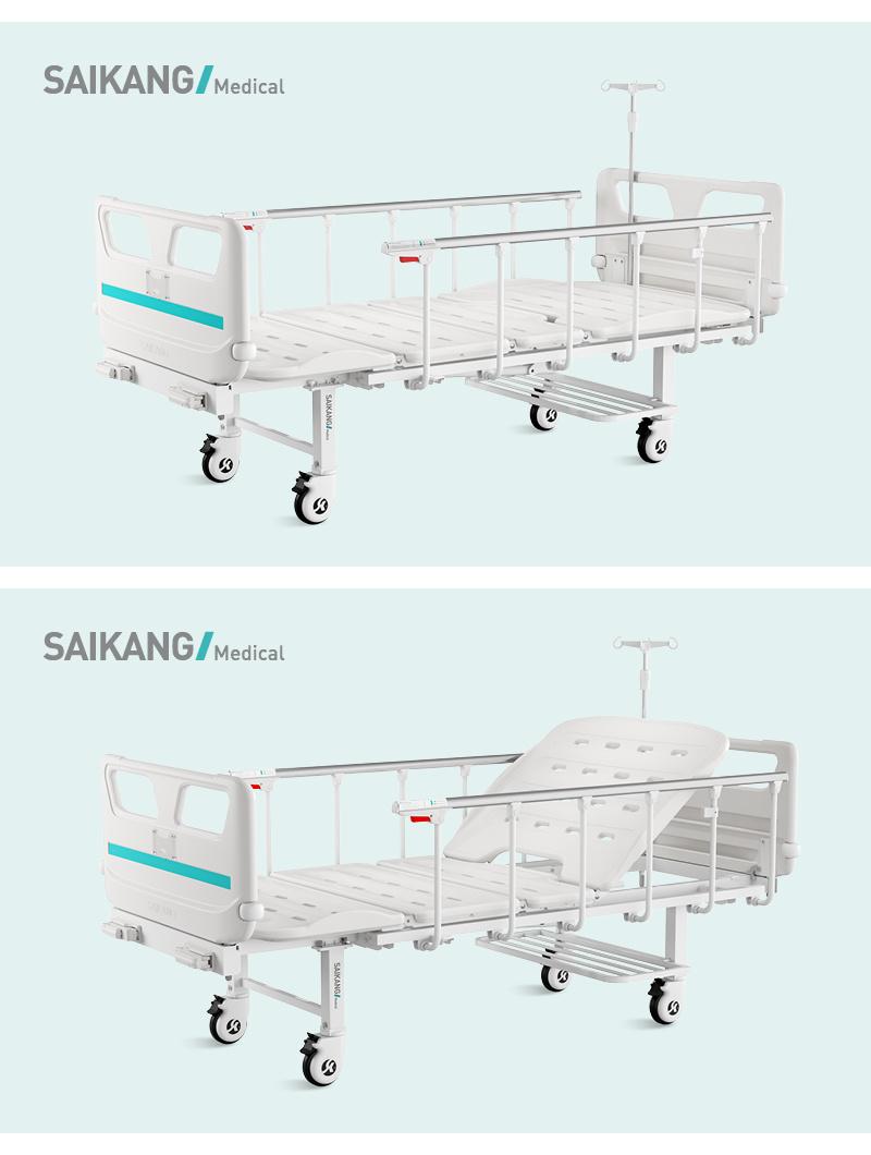 V2w5c Saikang Movable Stainless Steel Siderails 2 Cranks Multifunction Manual Clinic Hospital Bed with Wheels