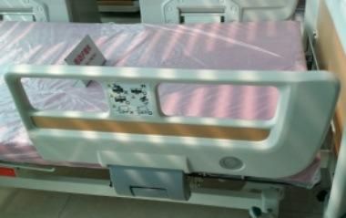Adjustable Hospital Baby Bed for Disabled Patient