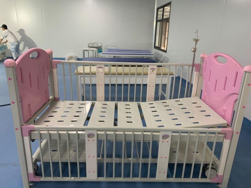 Child Furniture Comfortable Stainless Steel Pediatric Baby Bed Adjustable Manual Hospital Crib for Newborn with CE/FDA