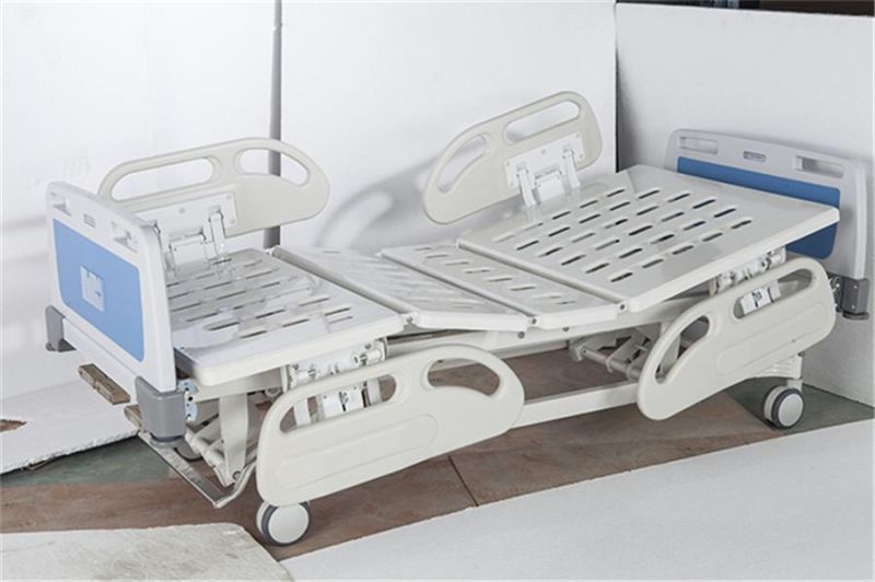 High Quality Manual Adjusted Three Function Central Brake Hospital Bed for Patient Nursing